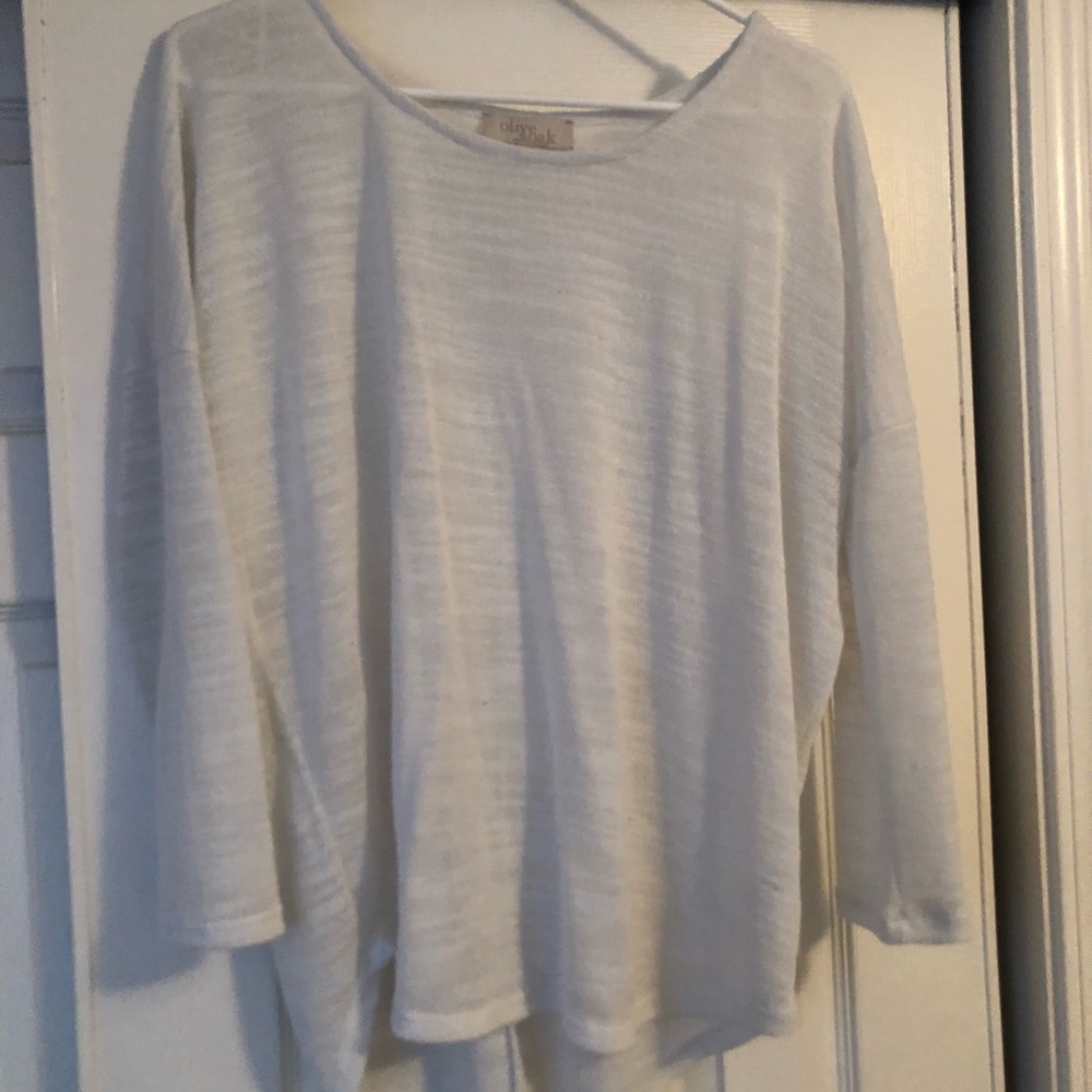White 3/4 sleeve top